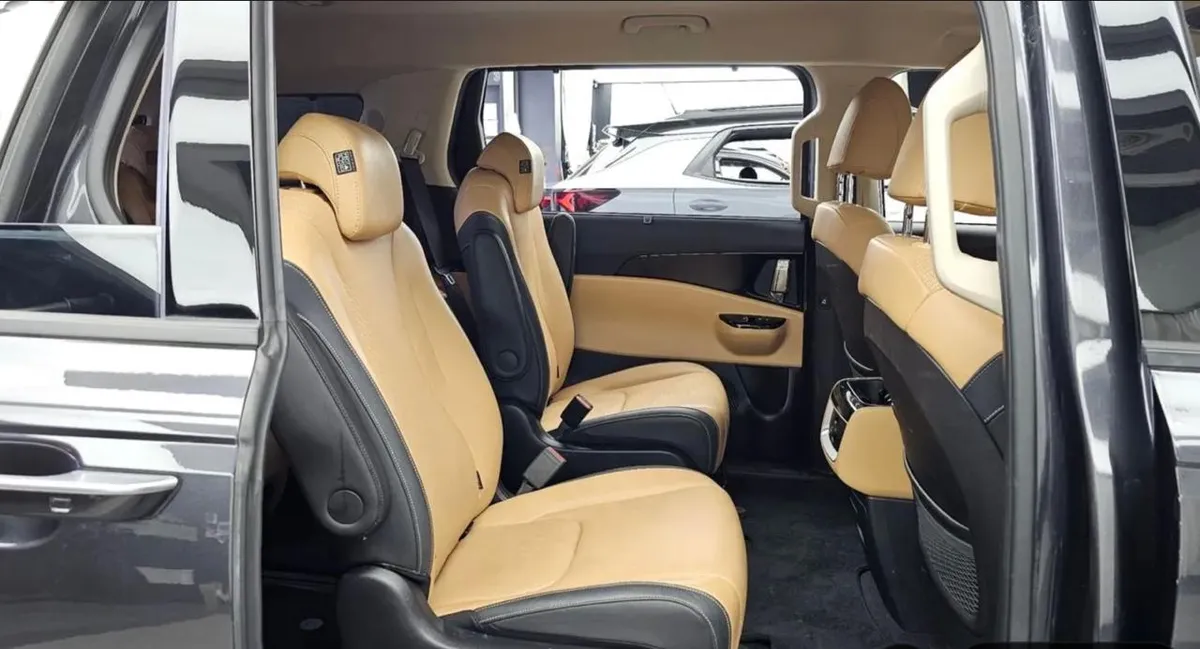 KIA CARNIVAL NOBLES 2023