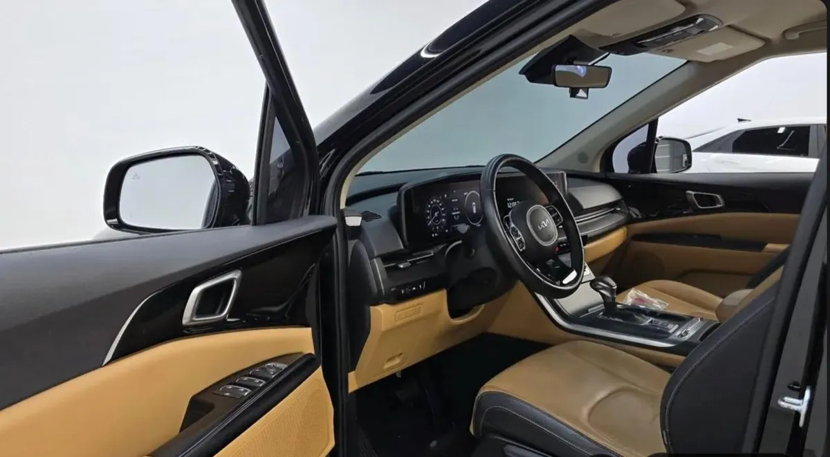 KIA CARNIVAL NOBLES 2023
