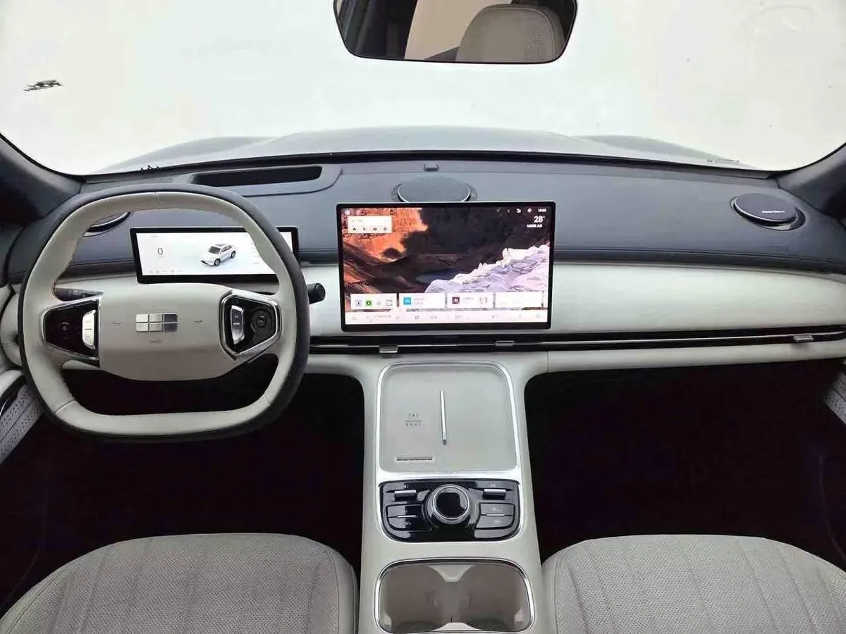 GEELY GALAXY STARSHIP 7 2025