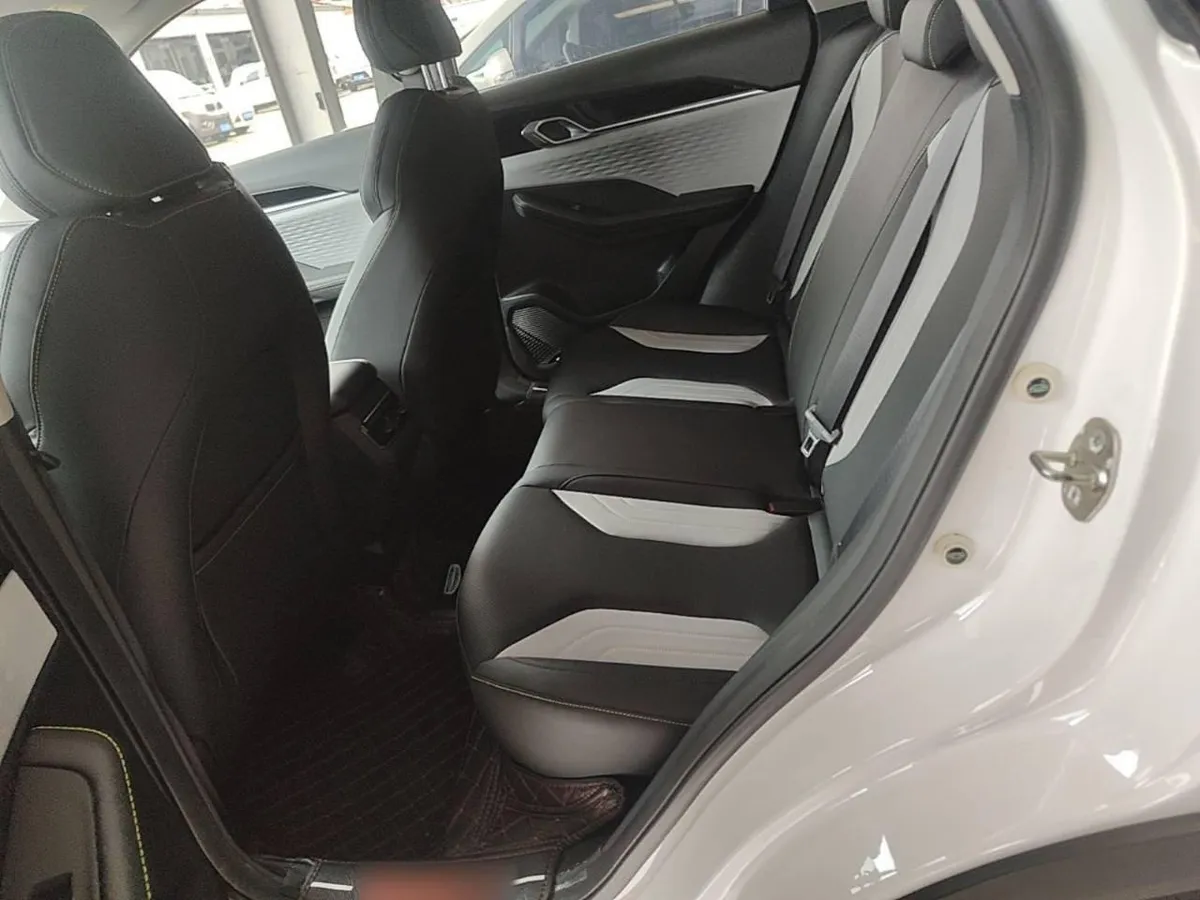 GEELY COOLRAY 2023