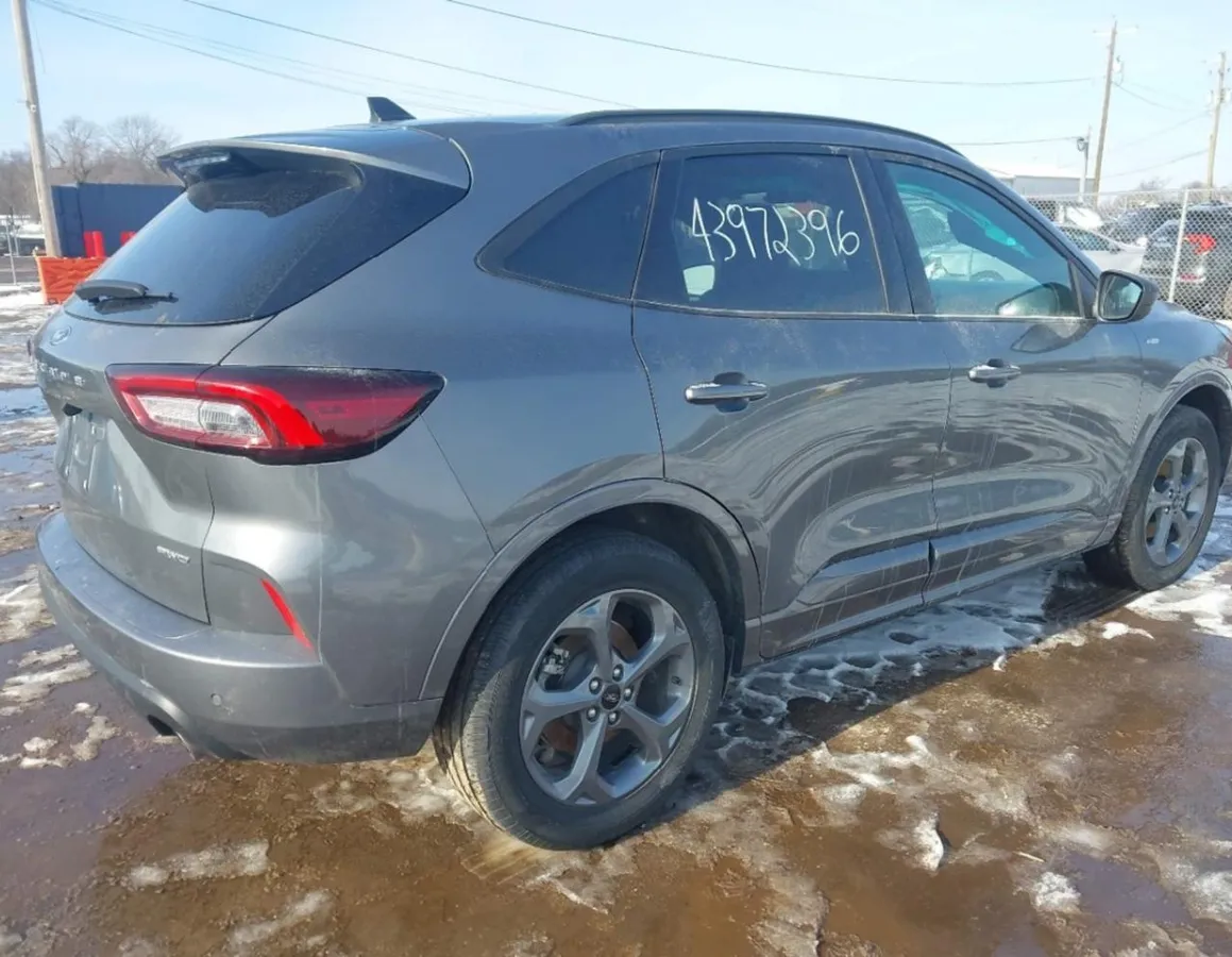 FORD ESCAPE ST-LINE 2024