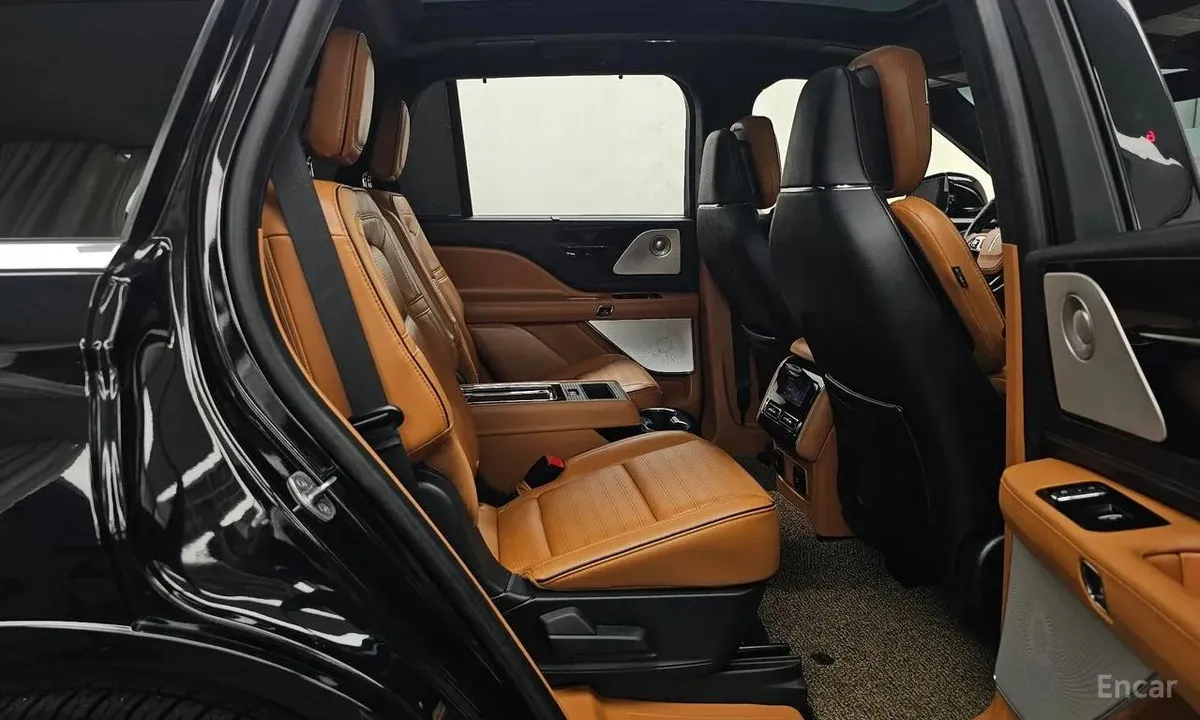 LINCOLN AVIATOR BLACK LABEL 2023