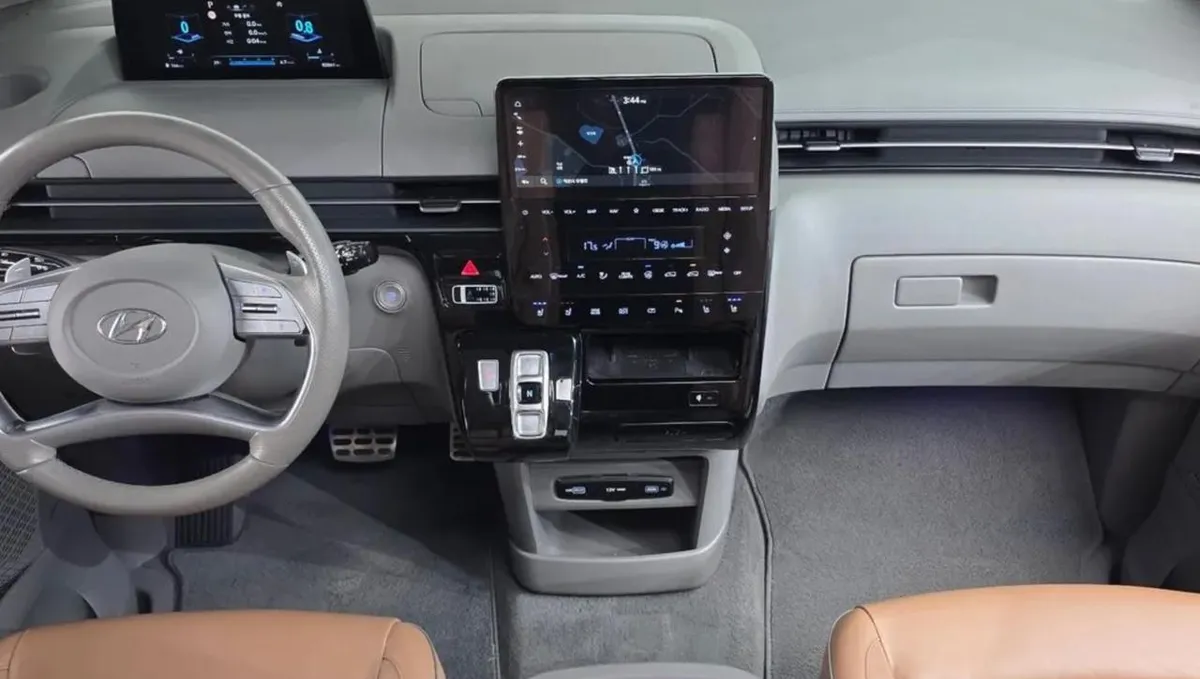HYUNDAI STARIA LOUNGE 2023