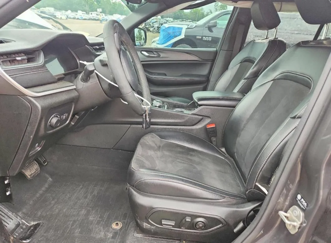JEEP GRAND CHEROKEE LAREDO 2024