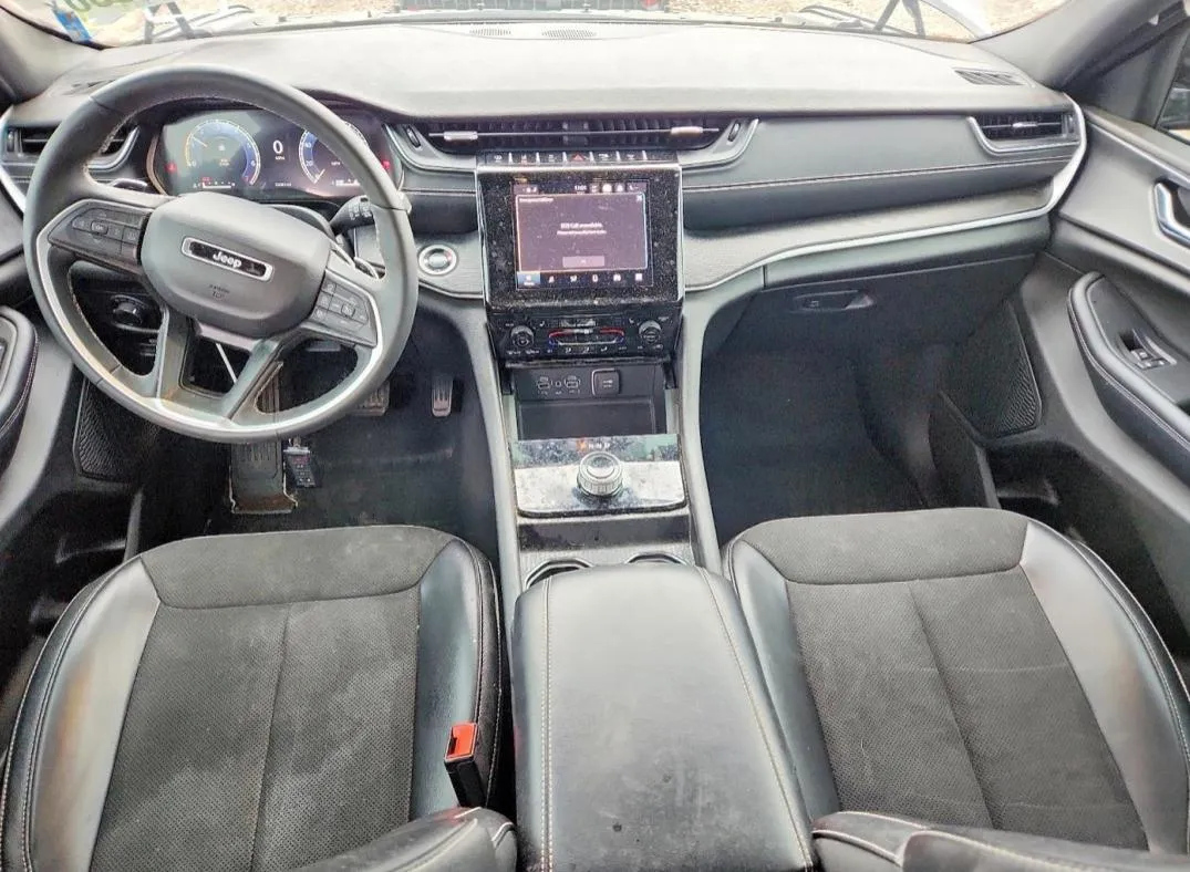 JEEP GRAND CHEROKEE LAREDO 2024
