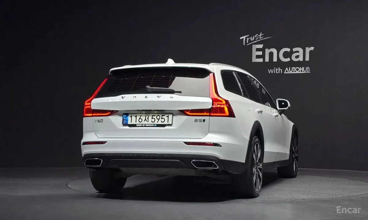 VOLVO V60 2RD GENERATION B5 2021