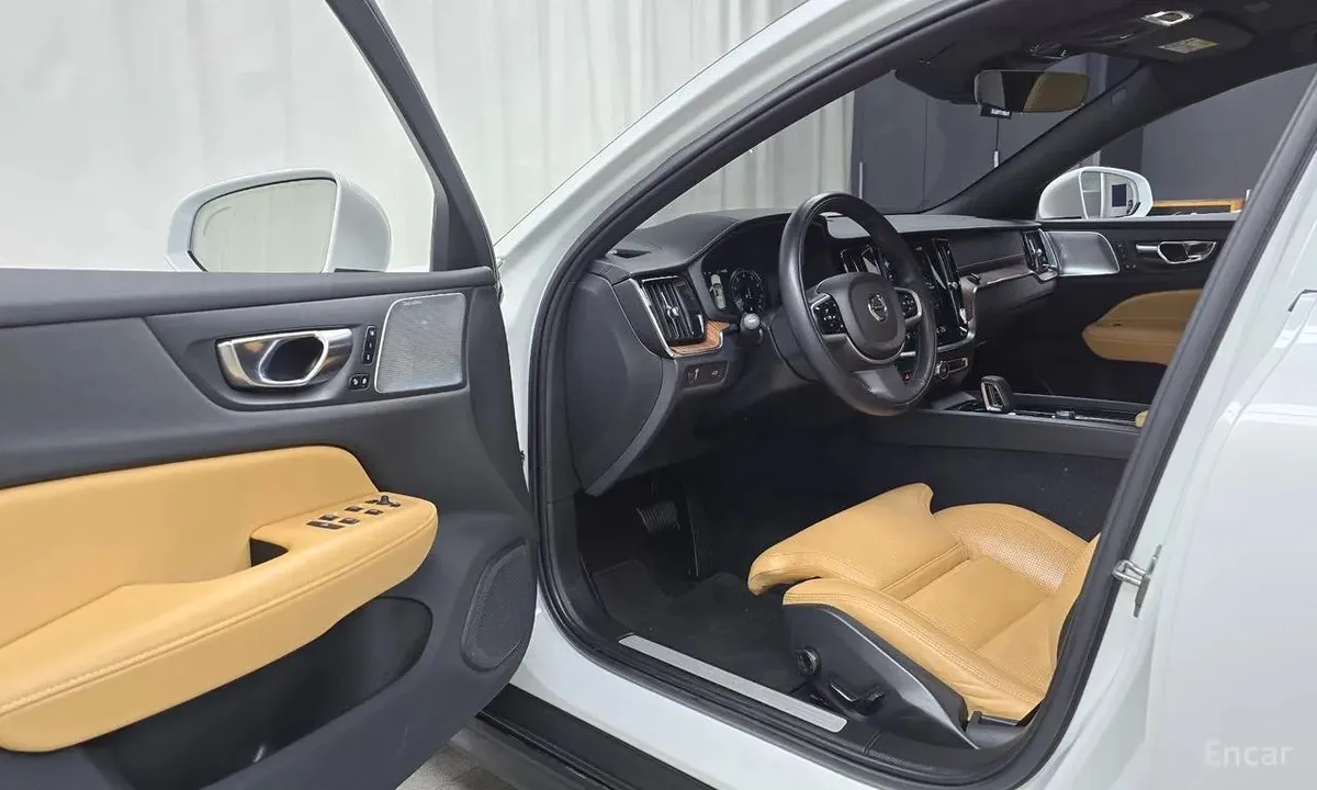 VOLVO V60 2RD GENERATION B5 2021
