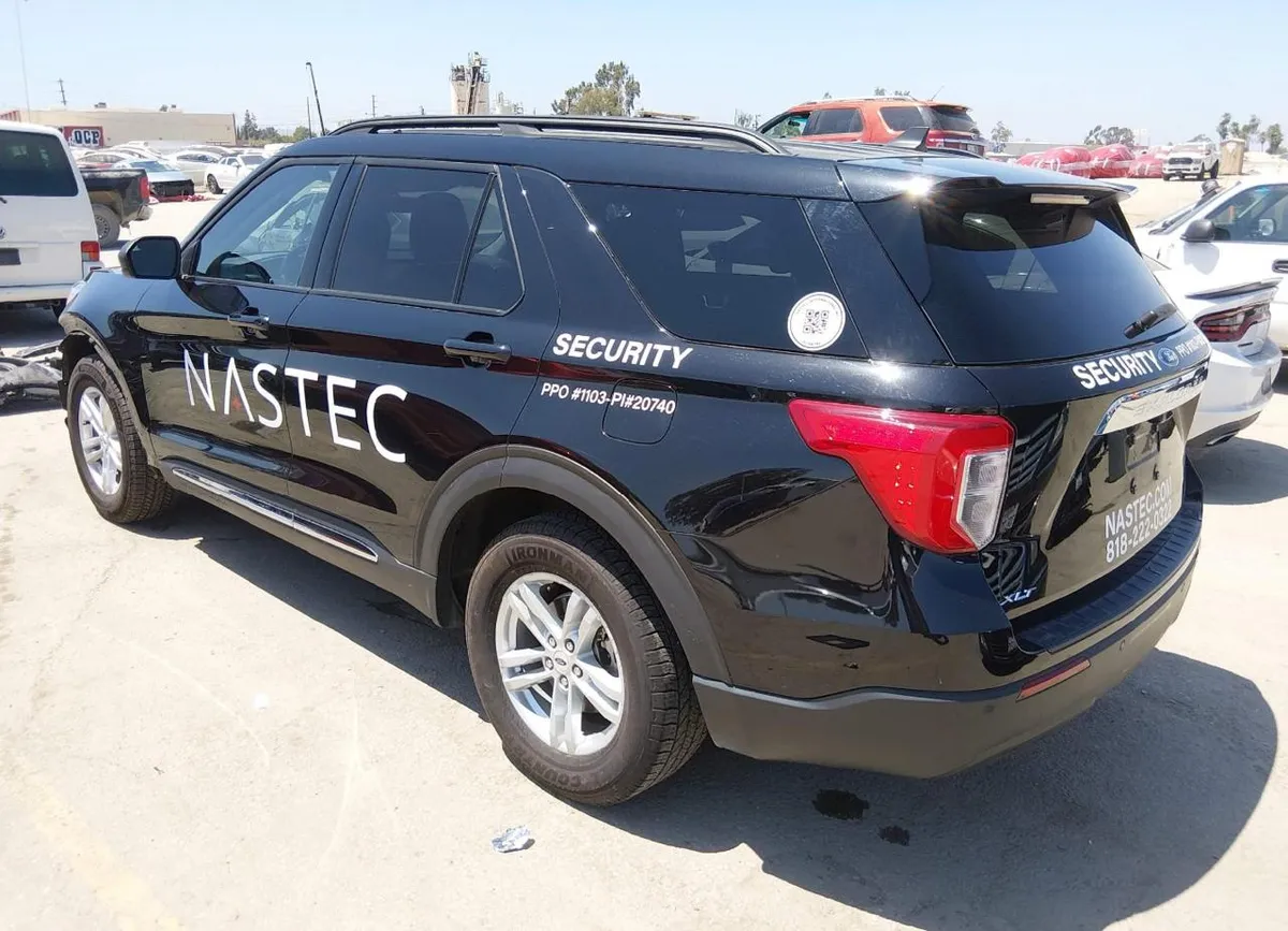 FORD EXPLORER XLT 2023