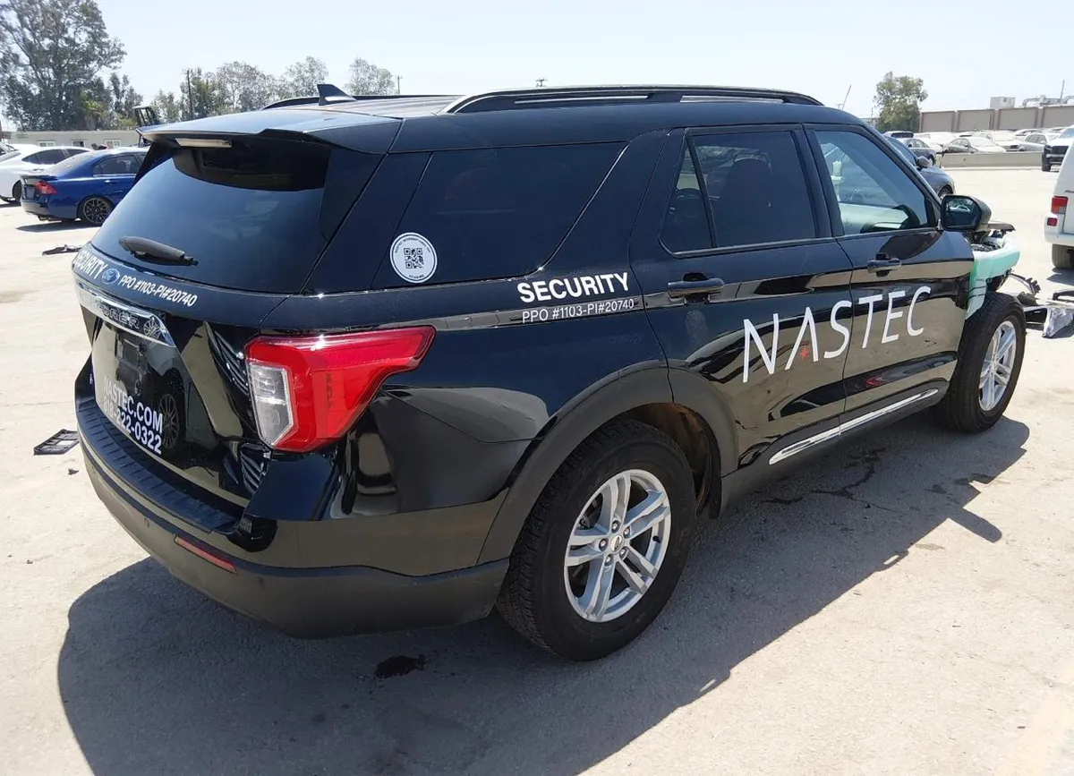 FORD EXPLORER XLT 2023