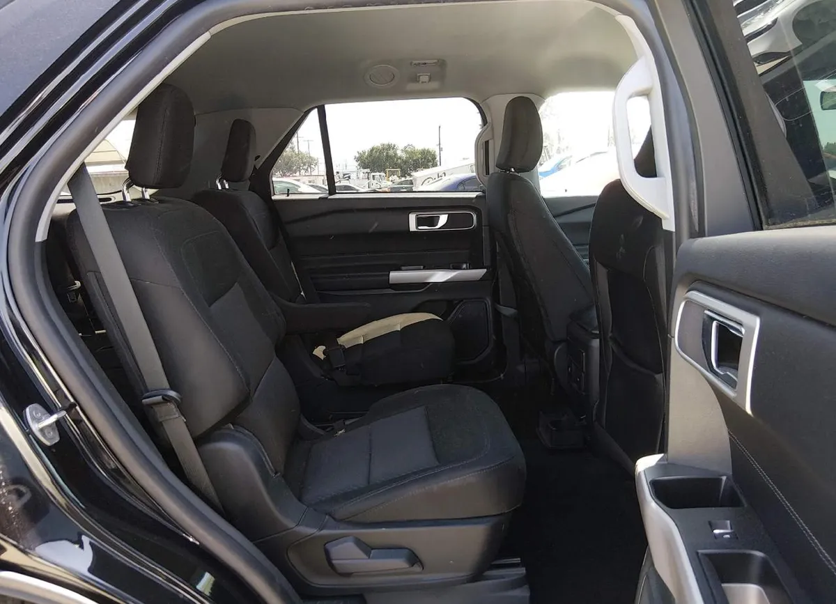 FORD EXPLORER XLT 2023