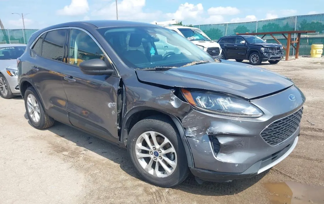 FORD ESCAPE SE 2022