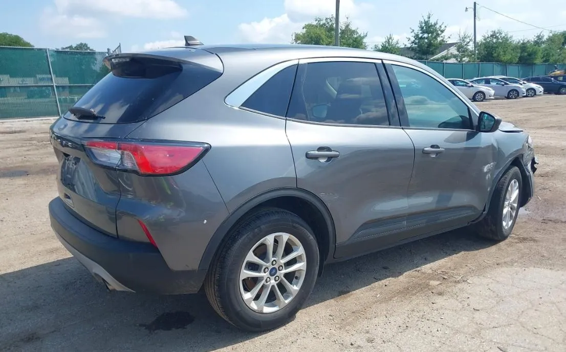 FORD ESCAPE SE 2022