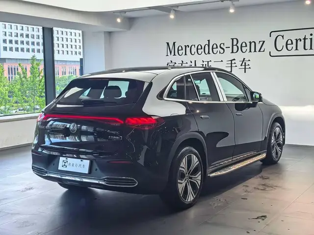 MERCEDES-BENZ EQE 500 2025