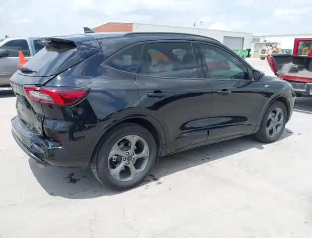 FORD ESCAPE ST-LINE 2023