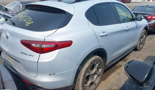 ALFA ROMEO STELVIO 2022