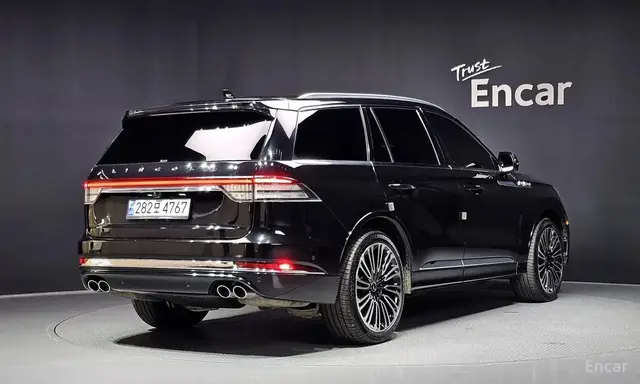 LINCOLN AVIATOR BLACK LABEL 2023