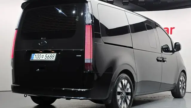 HYUNDAI STARIA LOUNGE 2023