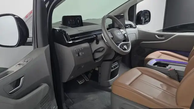 HYUNDAI STARIA LOUNGE 2023