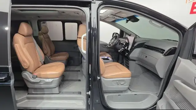 HYUNDAI STARIA LOUNGE 2023