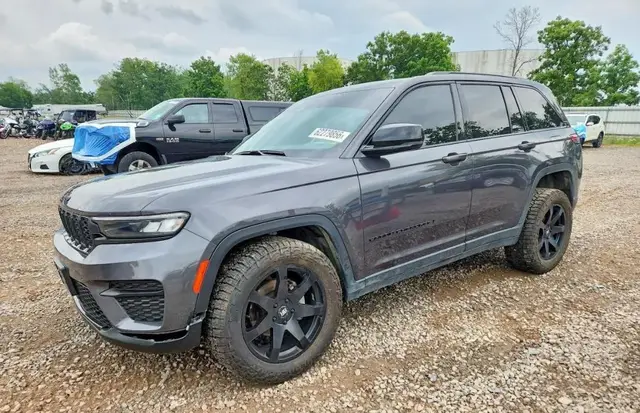 JEEP GRAND CHEROKEE LAREDO 2024