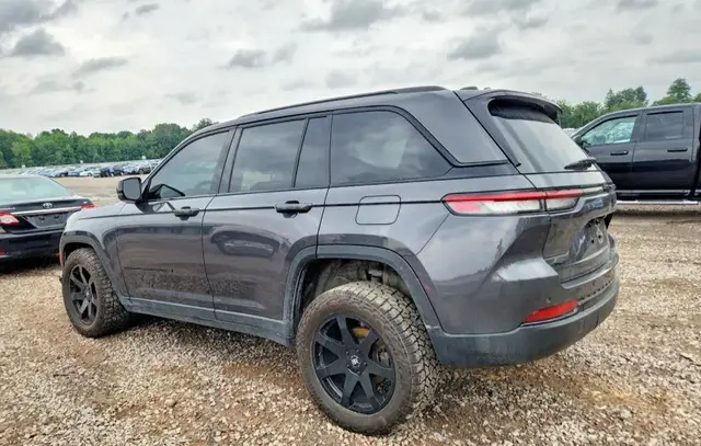JEEP GRAND CHEROKEE LAREDO 2024