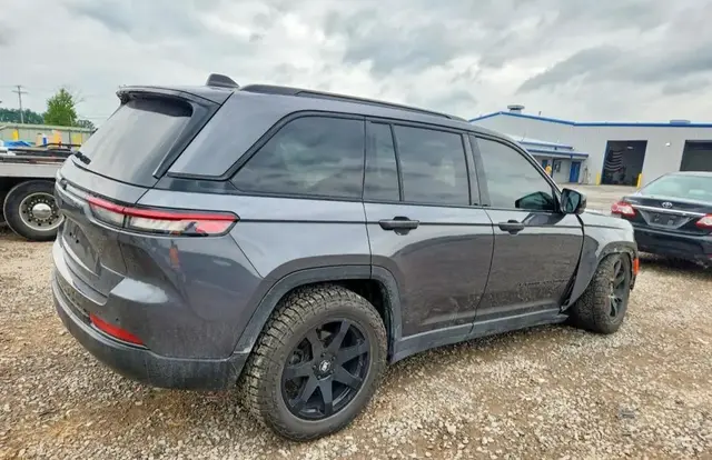 JEEP GRAND CHEROKEE LAREDO 2024
