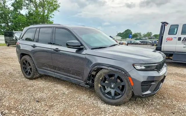 JEEP GRAND CHEROKEE LAREDO 2024