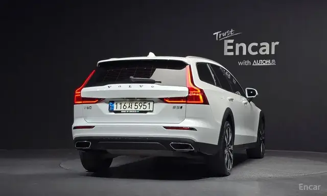 VOLVO V60 2RD GENERATION B5 2021