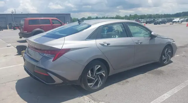 HYUNDAI ELANTRA SEL 2024