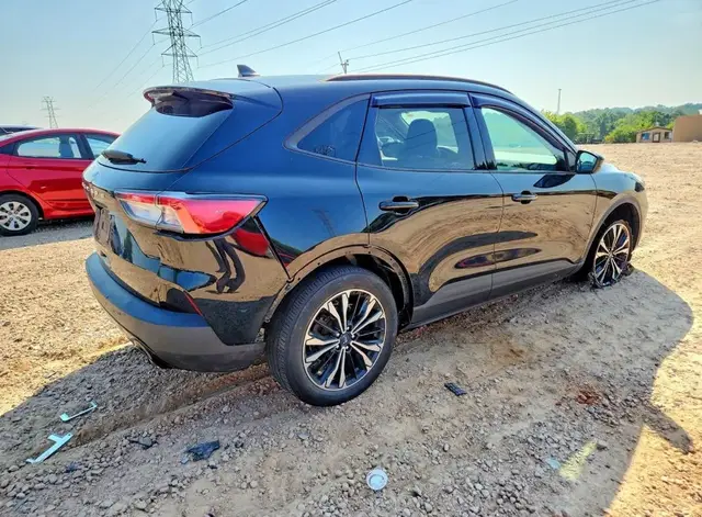 FORD ESCAPE SE 2022