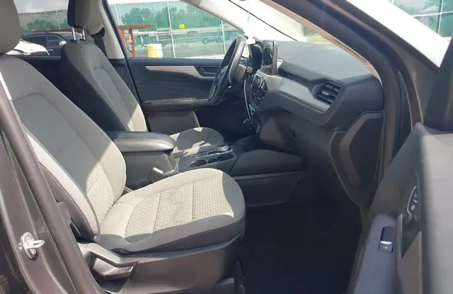 FORD ESCAPE SE 2022