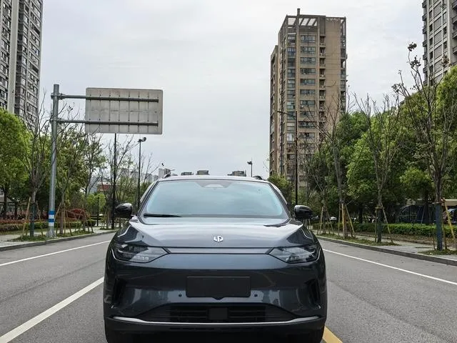 LEAPMOTOR C11 VERSION C11 PURE ELECTRIC VERSION 2025