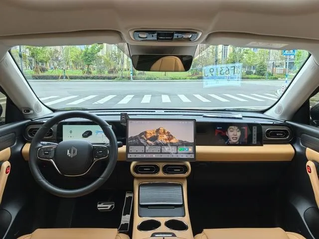 LEAPMOTOR C11 VERSION C11 PURE ELECTRIC VERSION 2025
