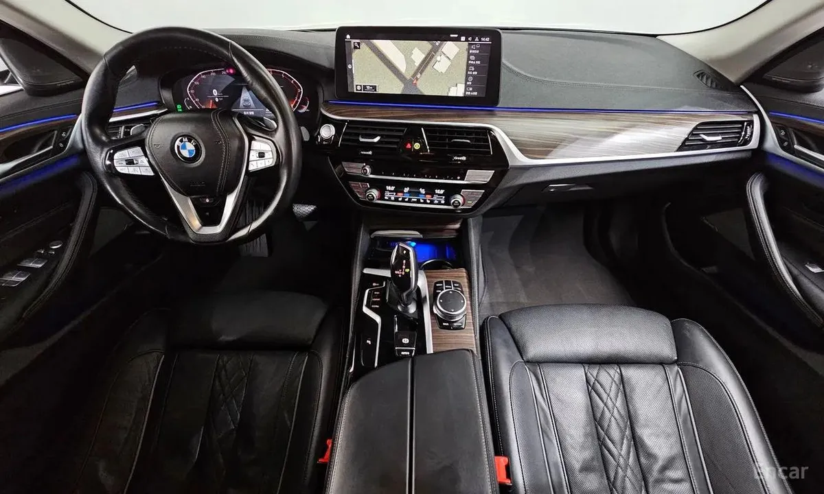 BMW 5 SERIES LUXURY 2022