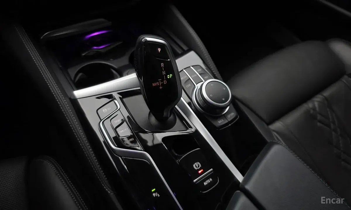 BMW 5 SERIES LUXURY 2022