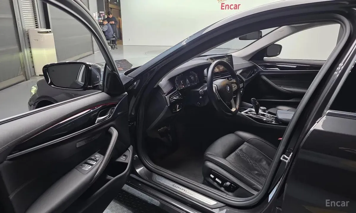 BMW 5 SERIES LUXURY 2022
