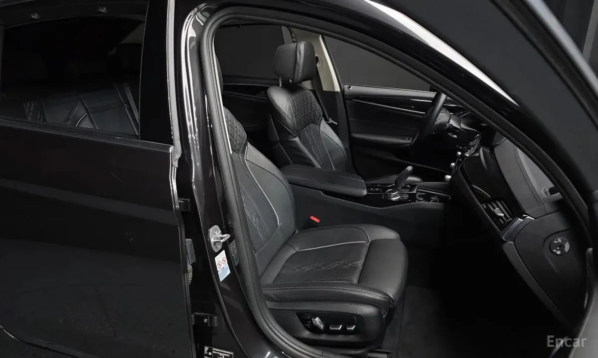 BMW 5 SERIES LUXURY 2022
