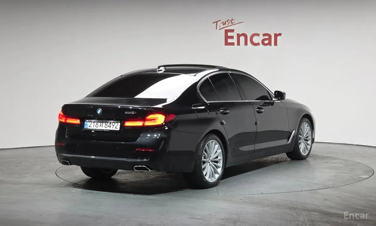 BMW 5 SERIES LUXURY 2022