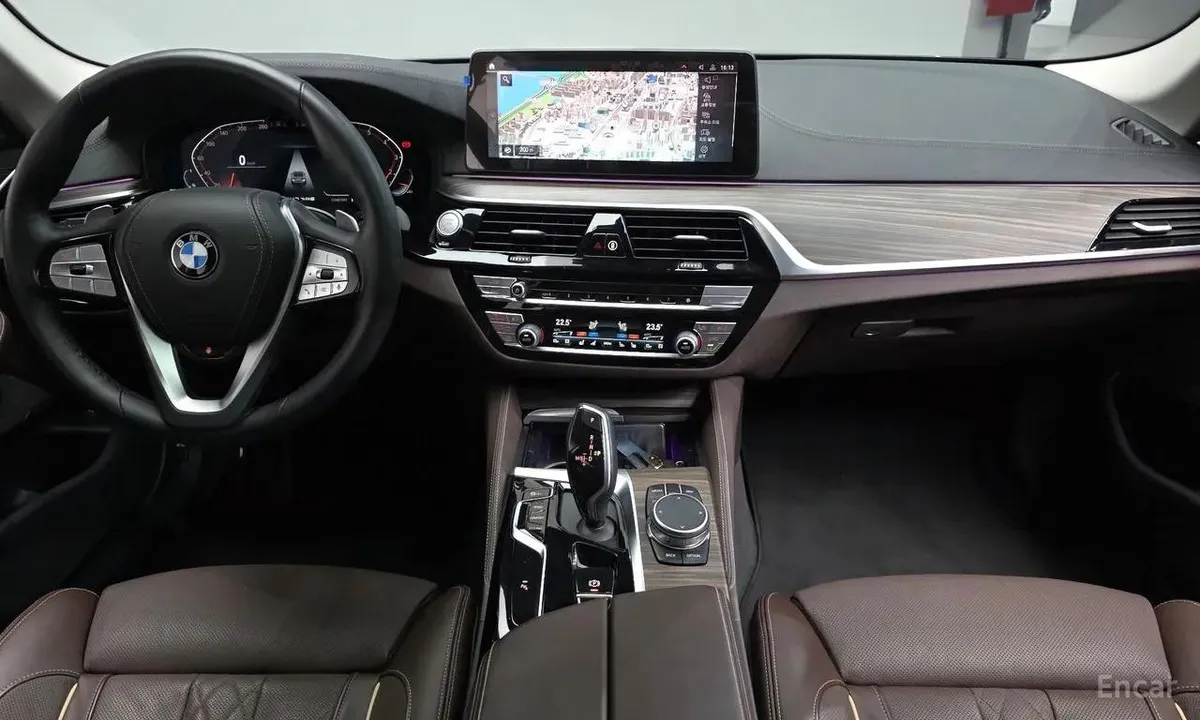 BMW 5 SERIES LUXURY 2022