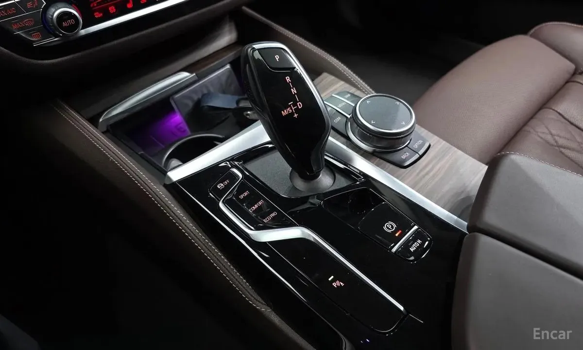 BMW 5 SERIES LUXURY 2022