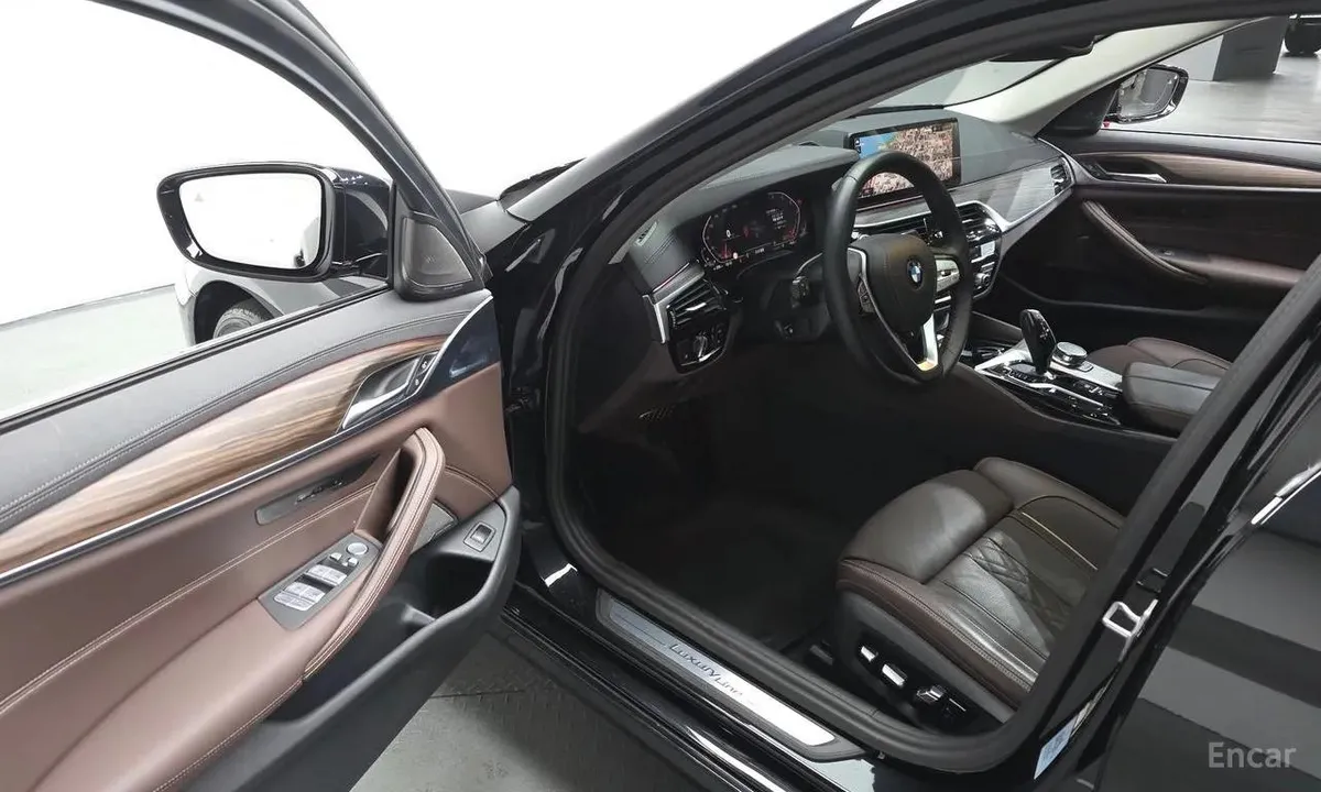 BMW 5 SERIES LUXURY 2022