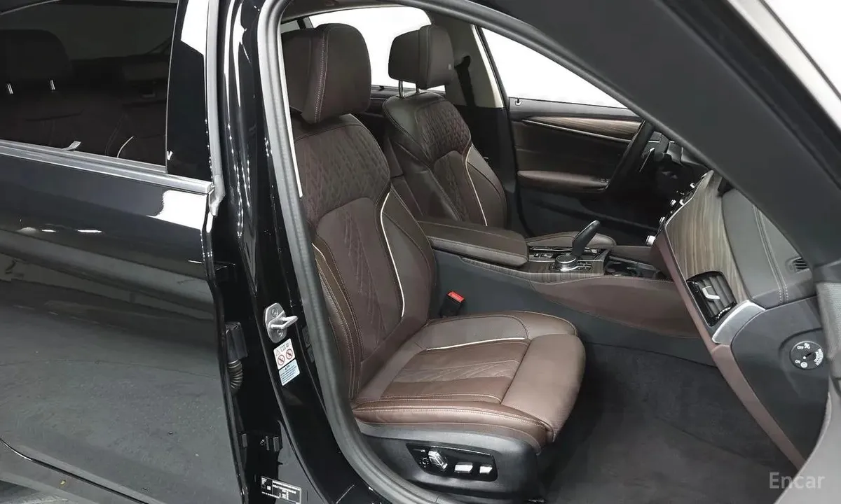 BMW 5 SERIES LUXURY 2022