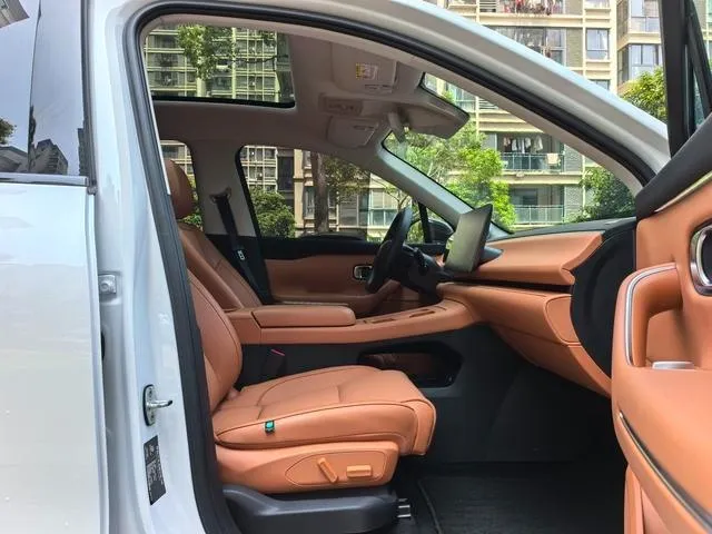 LEAPMOTOR C10 VERSION C10 PURE ELECTRIC VERSION 2025