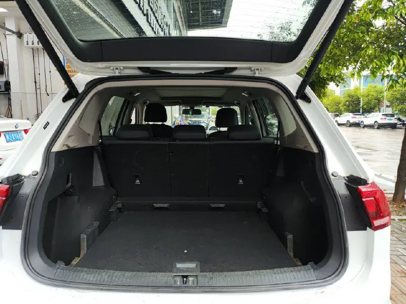 VOLKSWAGEN TIGUAN L 2023