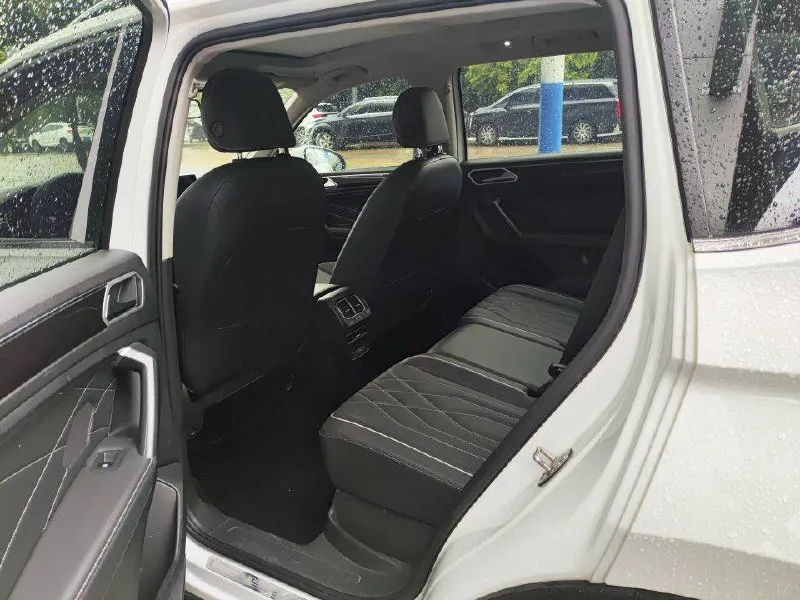 VOLKSWAGEN TIGUAN L 2023