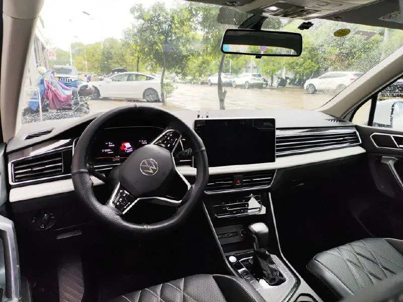 VOLKSWAGEN TIGUAN L 2023