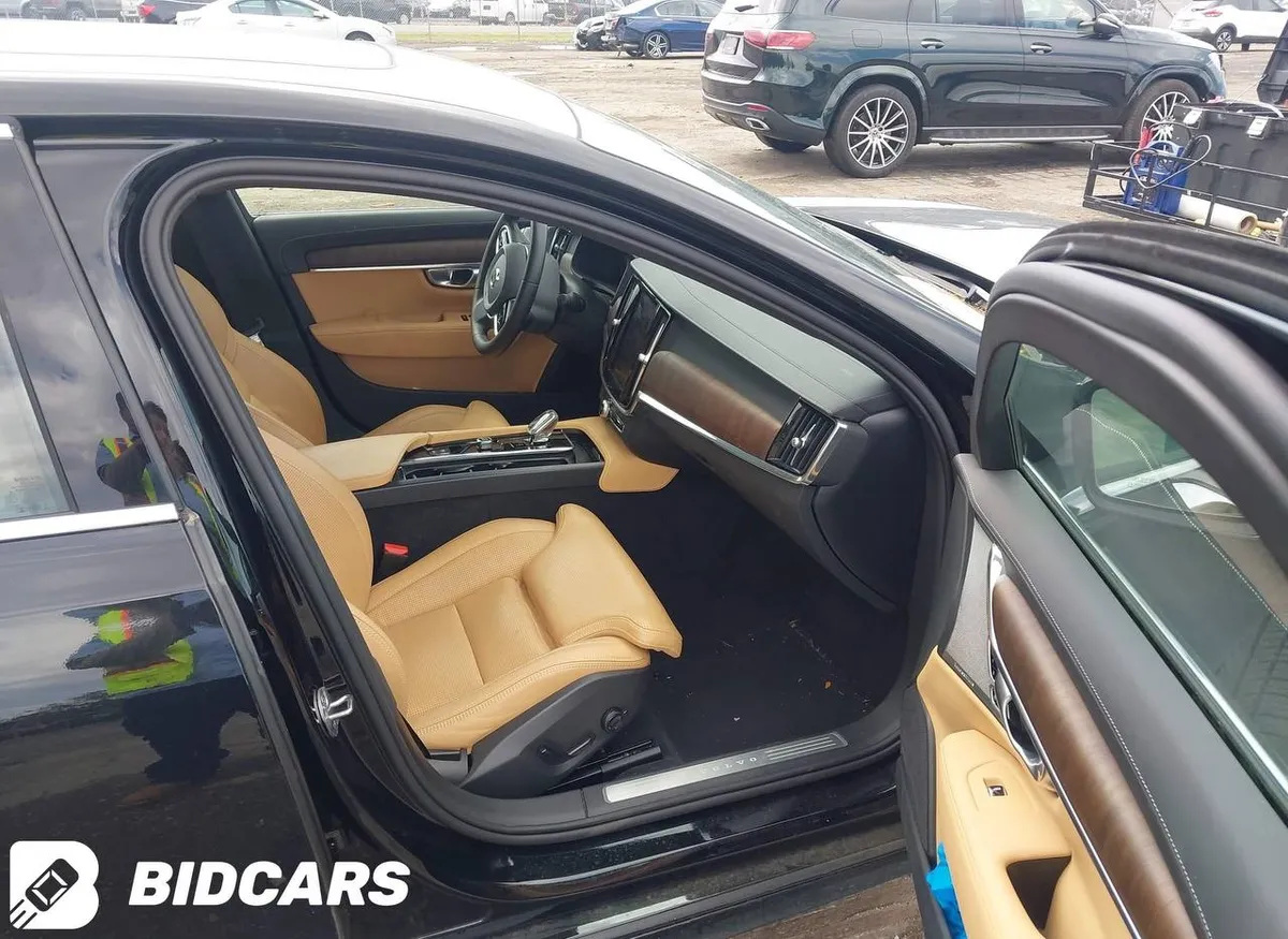 VOLVO S90 2023