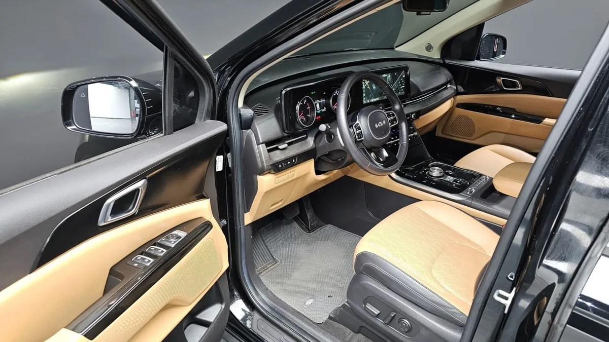 KIA CARNIVAL NOBLESSE 2023