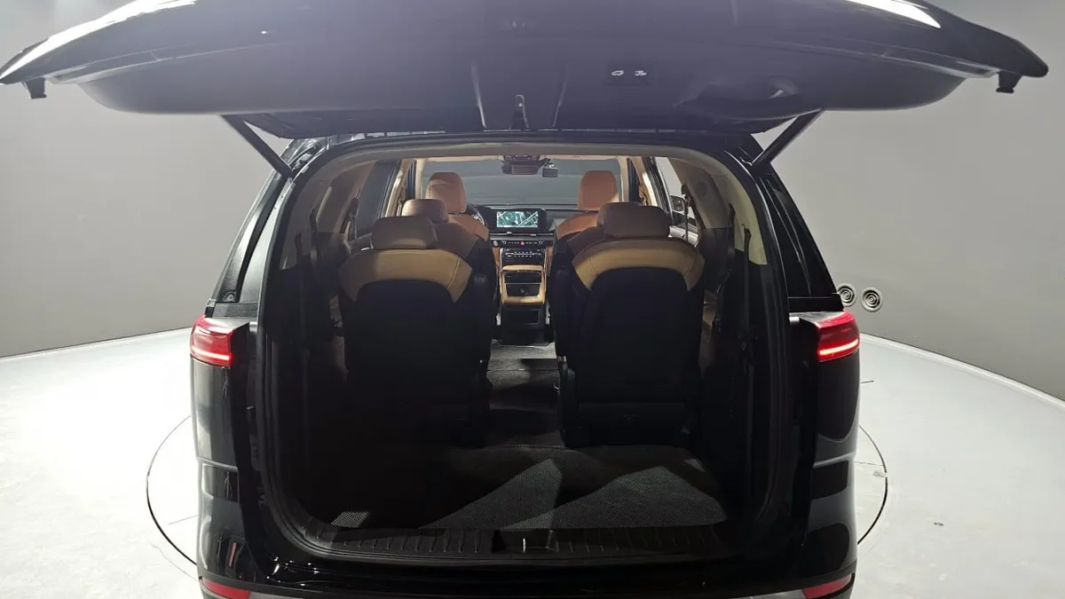 KIA CARNIVAL NOBLESSE 2023