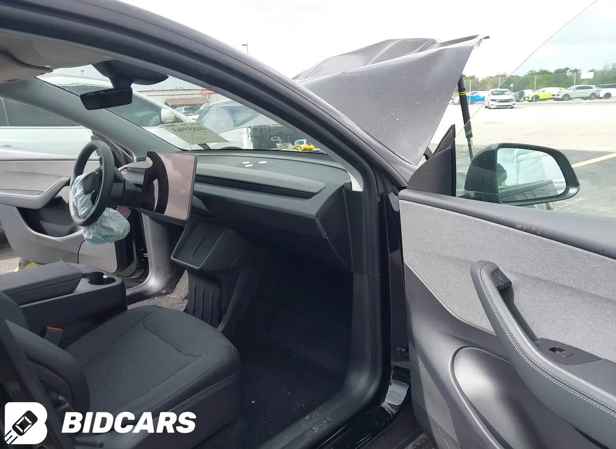TESLA MODEL Y PREMIUM 2025